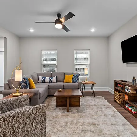 Uptown Elegant Escape | Jz Vacation Rentals